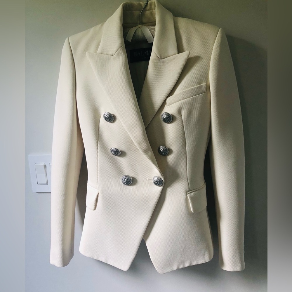 GIFTABLE . Balmain White Double-Breasted Tailored Blazer. Size 34 - Picture 12 of 12
